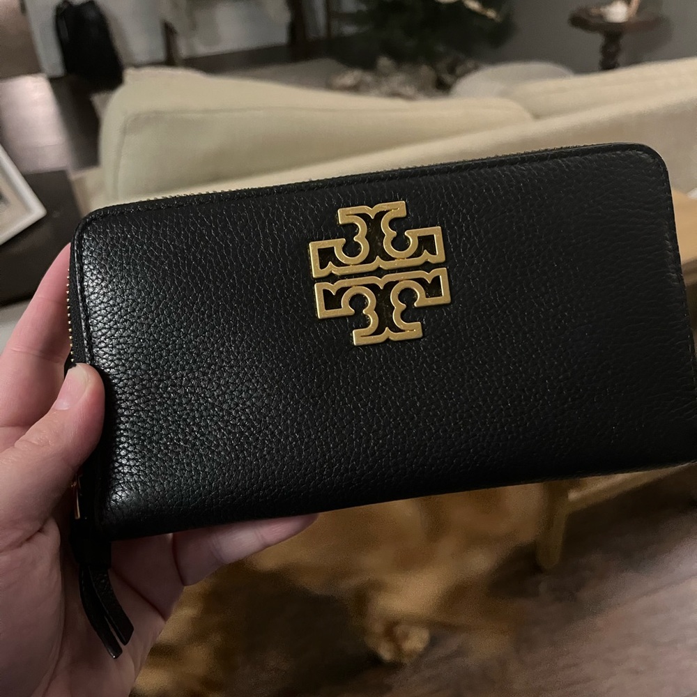 Tory Burch Britten Zip Continental Wallet